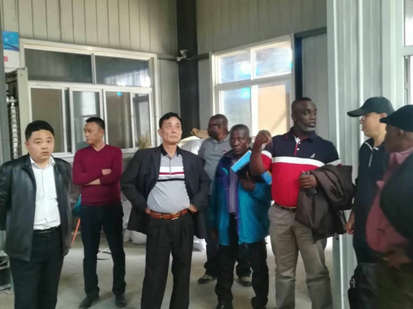 We warmly welcome Ghanaian customers from Africa to visit our company's rail sleeper production line